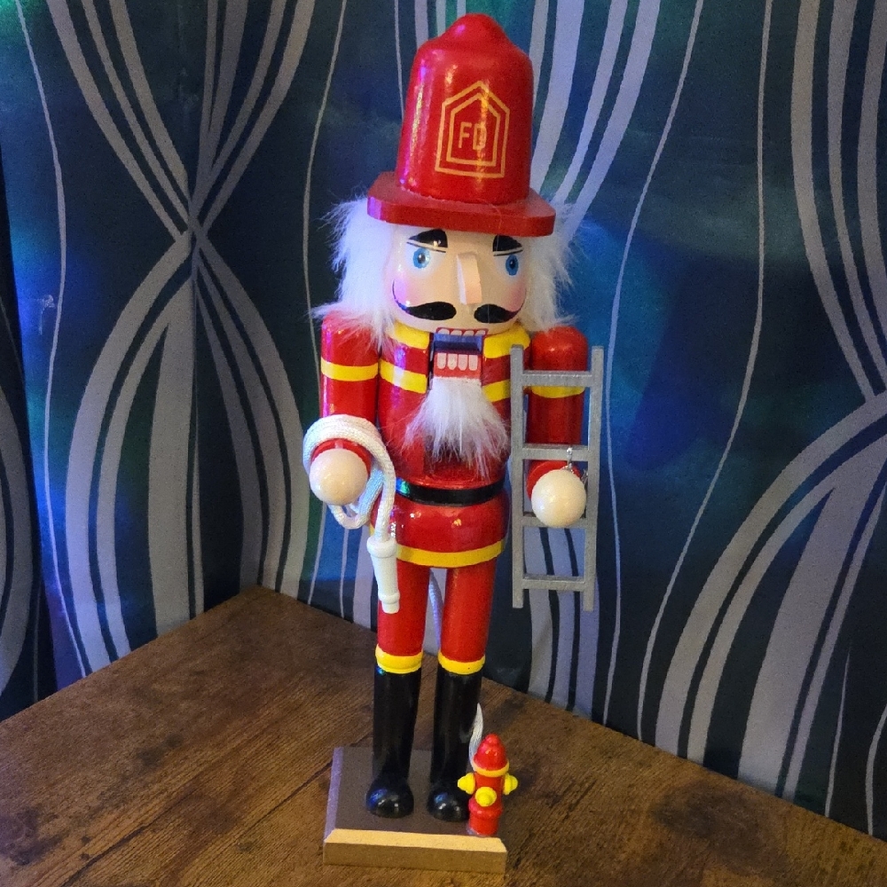 Firefighter Nutcracker with Ladder and Rope